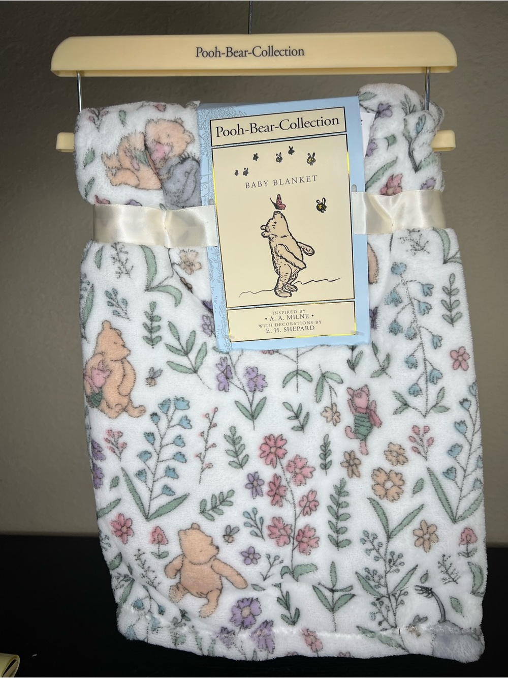 NEW Pooh Bear Collection Winnie the Pooh White Flowers Baby Blanket